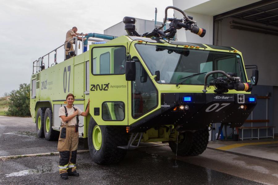  Oshkosh Striker 3000 ARFF 2002 года  (фото 9 из 17)